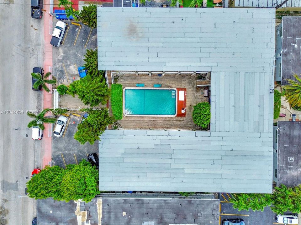 For Rent: $1,875 (1 beds, 1 baths, 632 Square Feet)