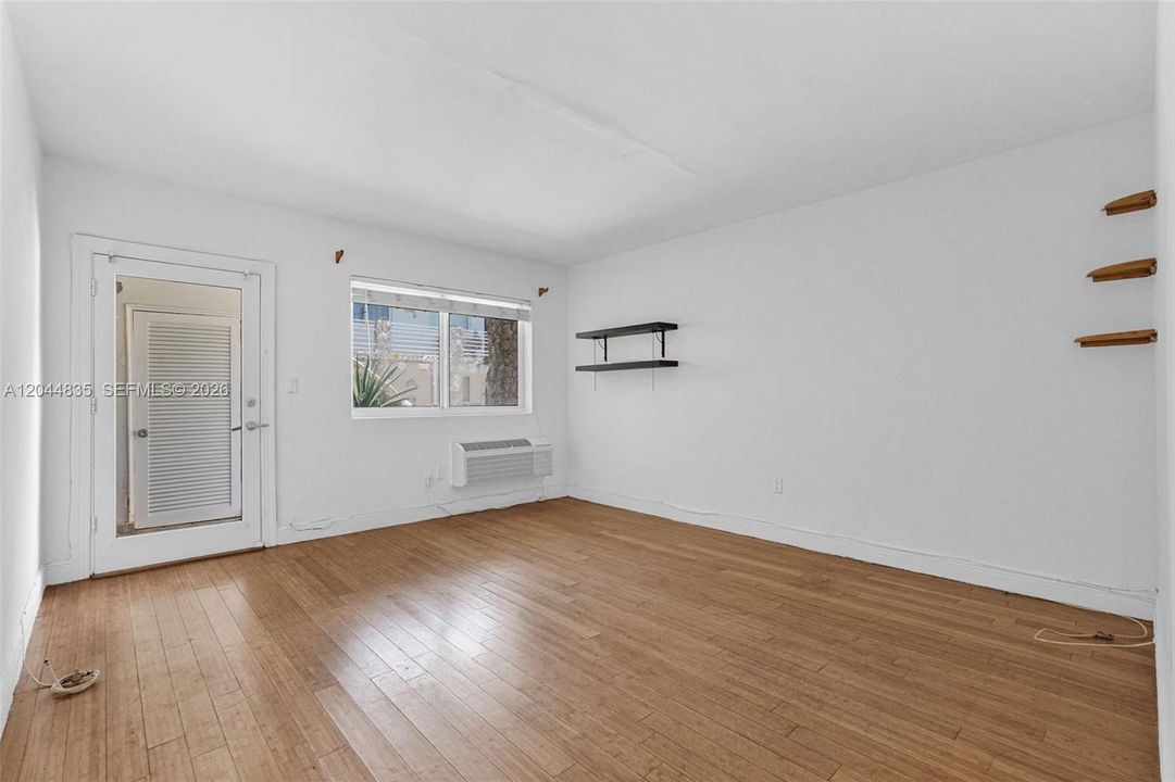 For Rent: $1,875 (1 beds, 1 baths, 632 Square Feet)