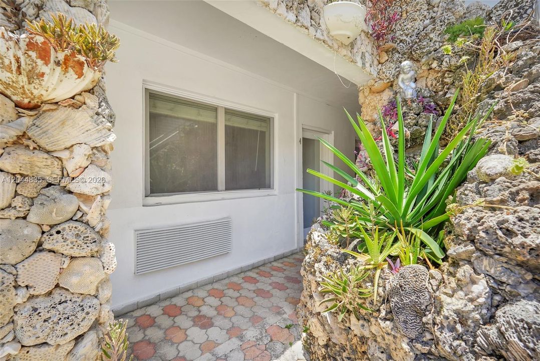 For Rent: $1,875 (1 beds, 1 baths, 632 Square Feet)