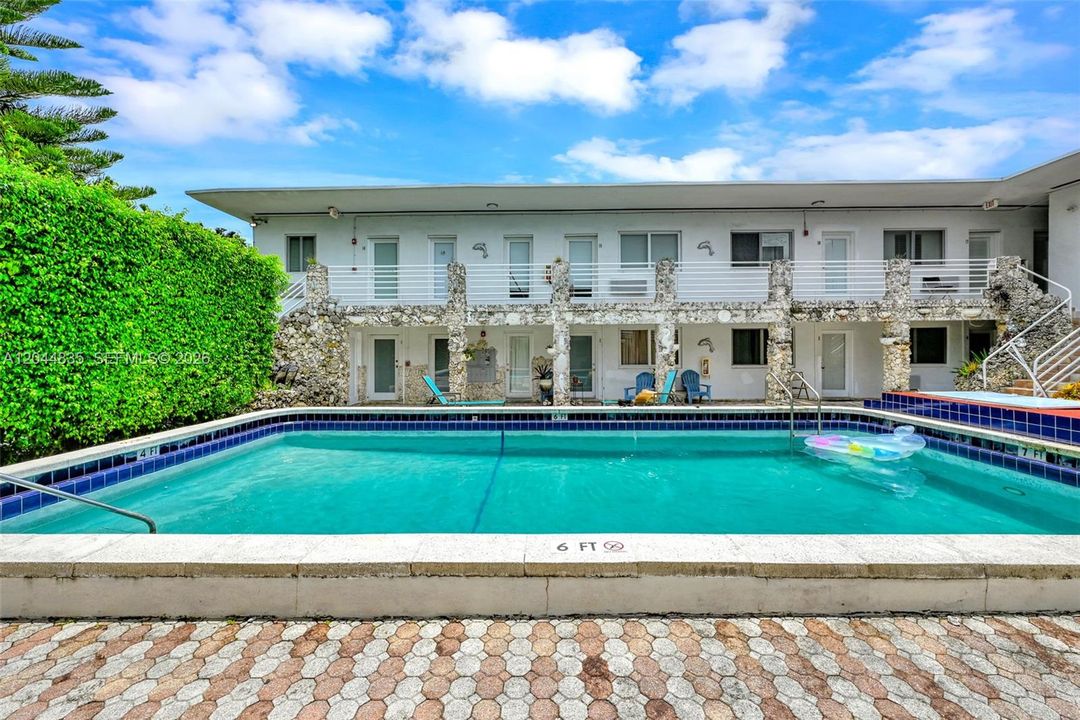 For Rent: $1,875 (1 beds, 1 baths, 632 Square Feet)