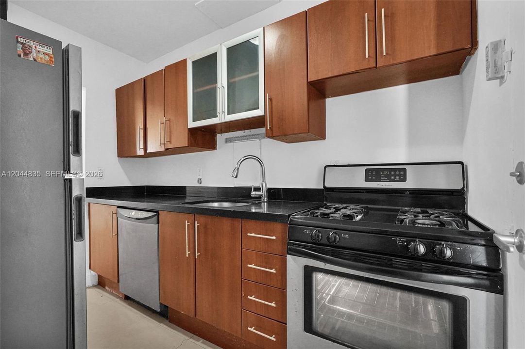 For Rent: $1,875 (1 beds, 1 baths, 632 Square Feet)