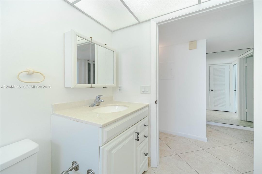 En Venta: $113,900 (2 camas, 2 baños, 907 Pies cuadrados)