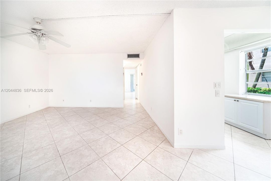 En Venta: $113,900 (2 camas, 2 baños, 907 Pies cuadrados)