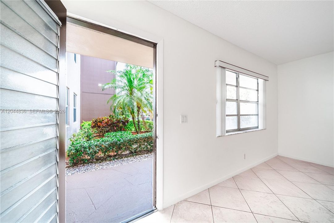 En Venta: $113,900 (2 camas, 2 baños, 907 Pies cuadrados)