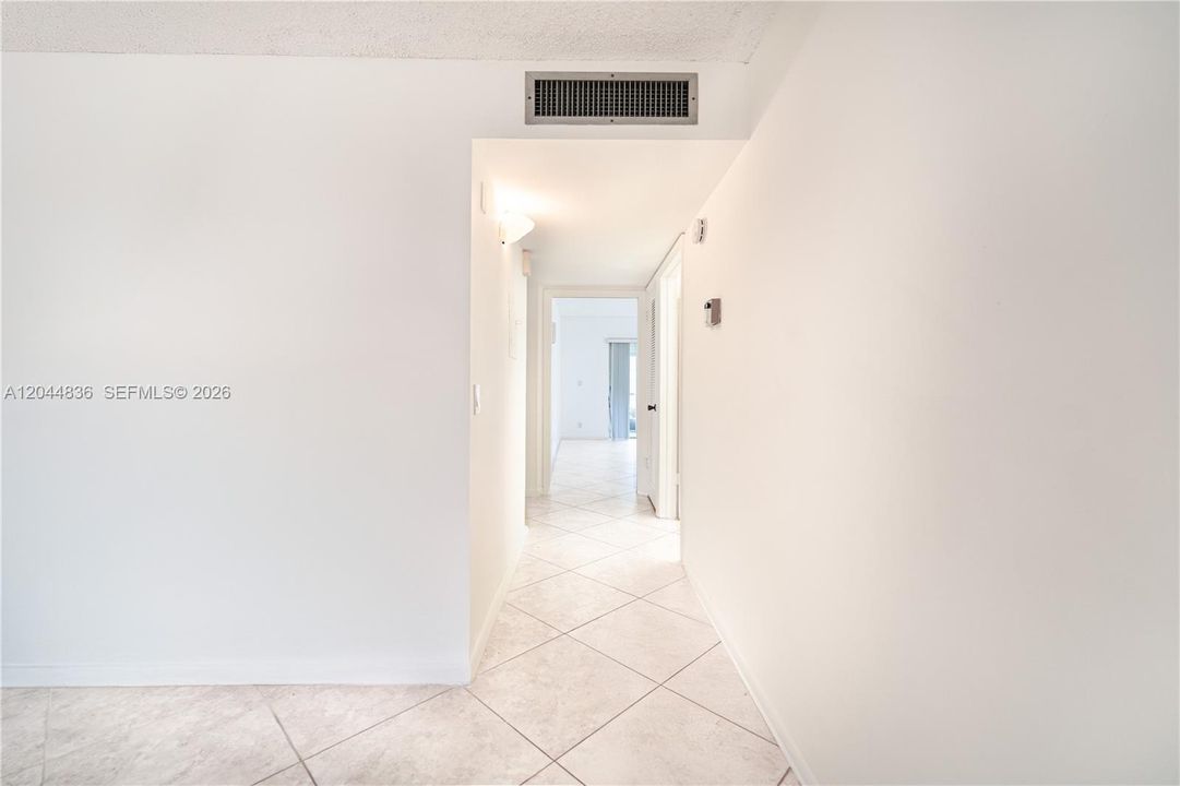 En Venta: $113,900 (2 camas, 2 baños, 907 Pies cuadrados)