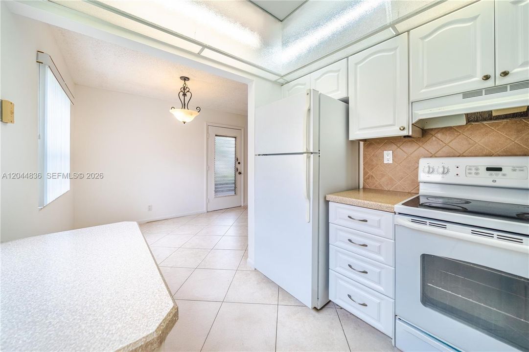 En Venta: $113,900 (2 camas, 2 baños, 907 Pies cuadrados)