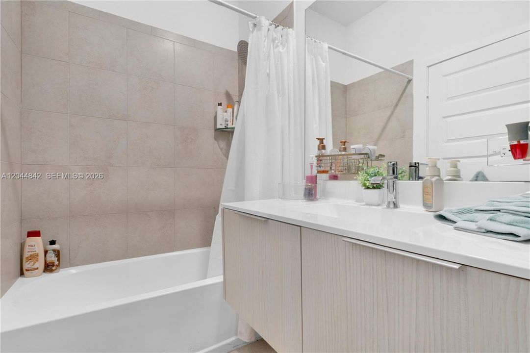 На продажу: $440,000 (2 спален, 2 ванн, 1135 Квадратных фут)