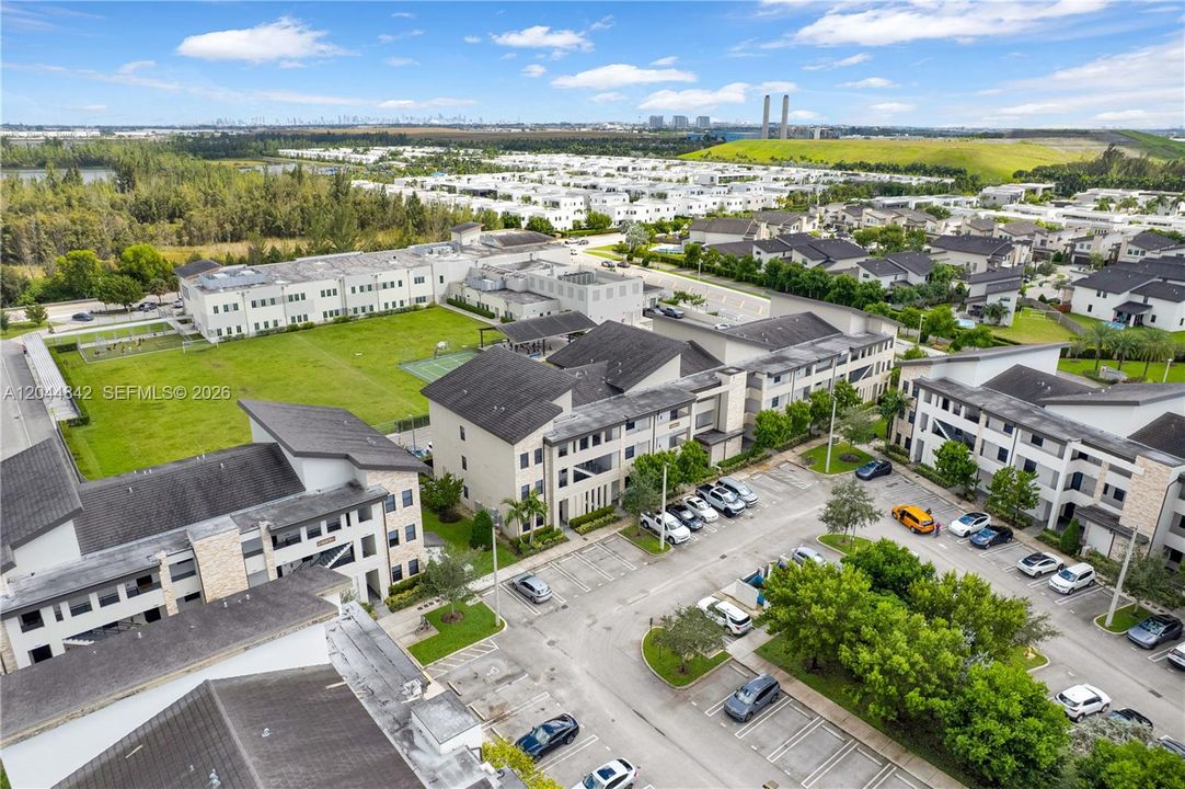 На продажу: $440,000 (2 спален, 2 ванн, 1135 Квадратных фут)
