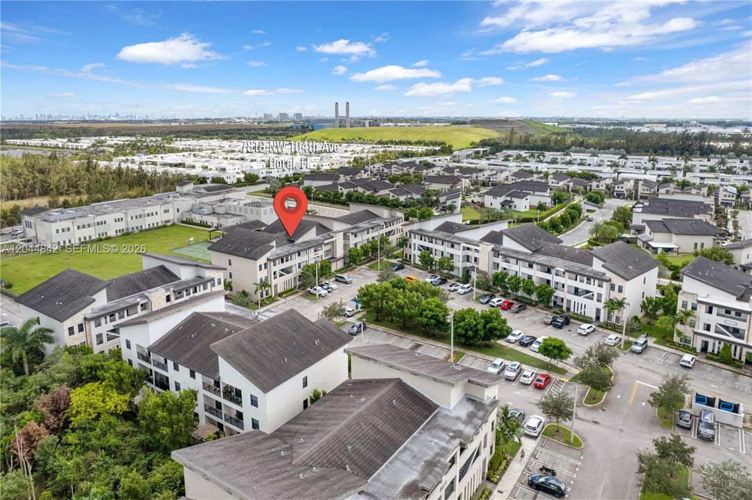 На продажу: $440,000 (2 спален, 2 ванн, 1135 Квадратных фут)