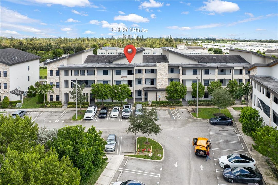 На продажу: $440,000 (2 спален, 2 ванн, 1135 Квадратных фут)