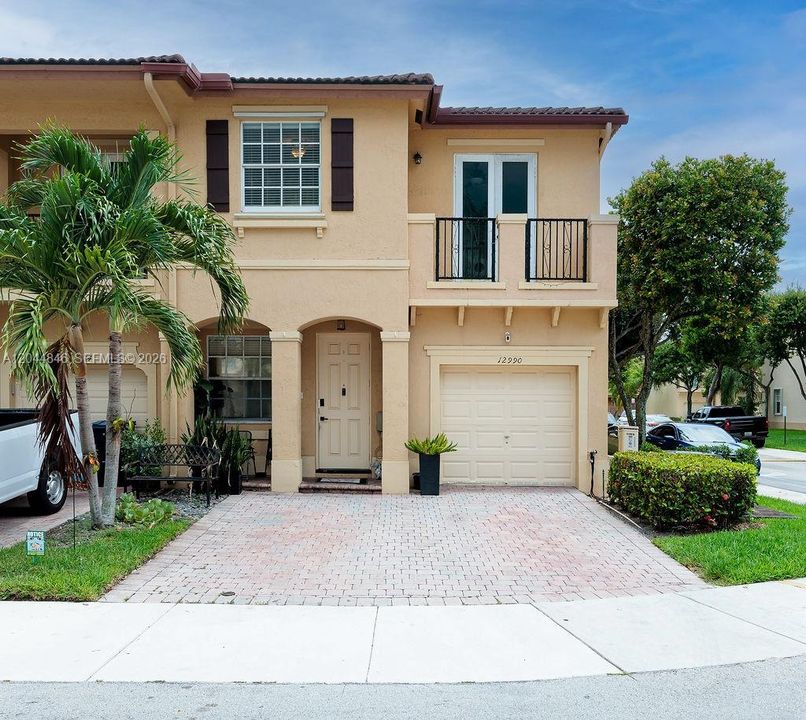 For Sale: $541,900 (3 beds, 2 baths, 1733 Square Feet)