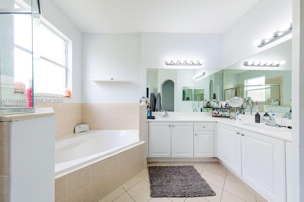 For Sale: $541,900 (3 beds, 2 baths, 1733 Square Feet)