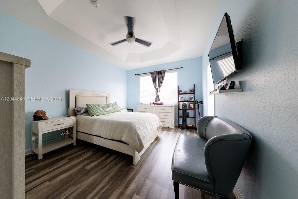 For Sale: $541,900 (3 beds, 2 baths, 1733 Square Feet)