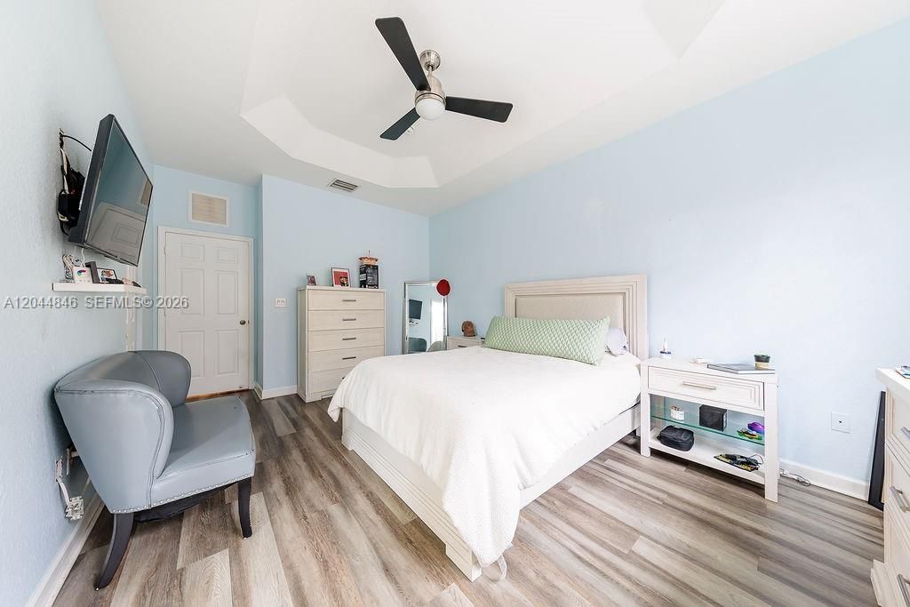 For Sale: $541,900 (3 beds, 2 baths, 1733 Square Feet)