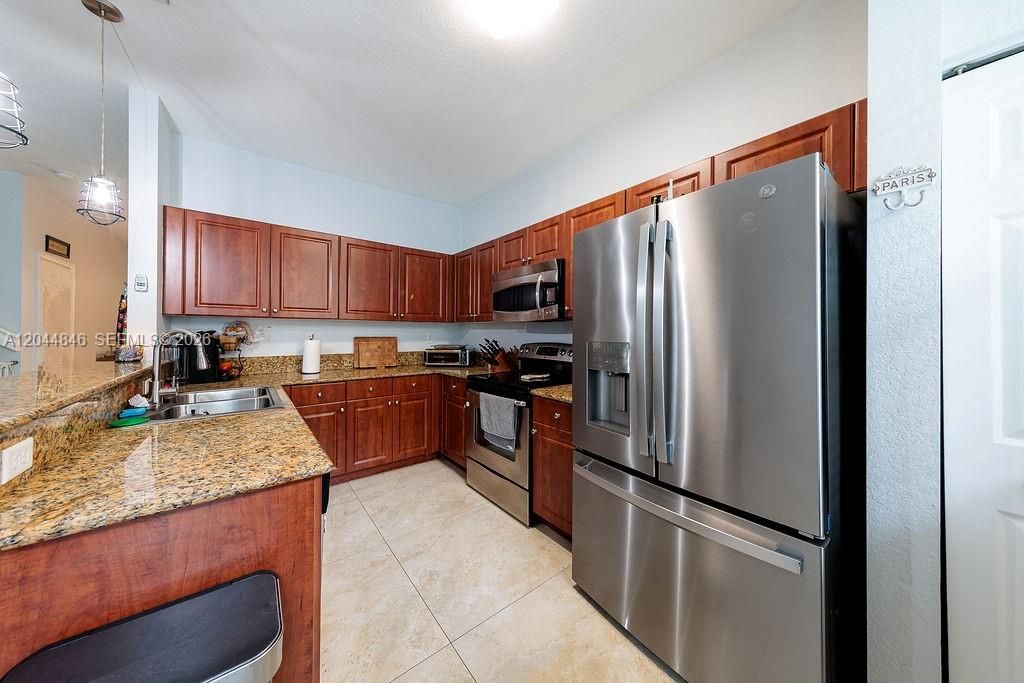 For Sale: $541,900 (3 beds, 2 baths, 1733 Square Feet)
