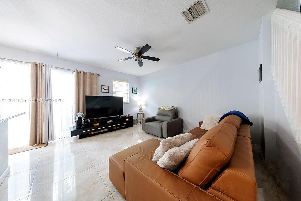 For Sale: $541,900 (3 beds, 2 baths, 1733 Square Feet)