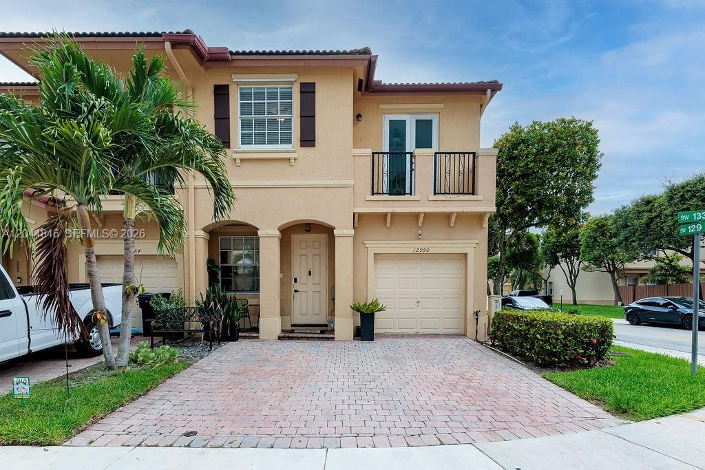 For Sale: $541,900 (3 beds, 2 baths, 1733 Square Feet)