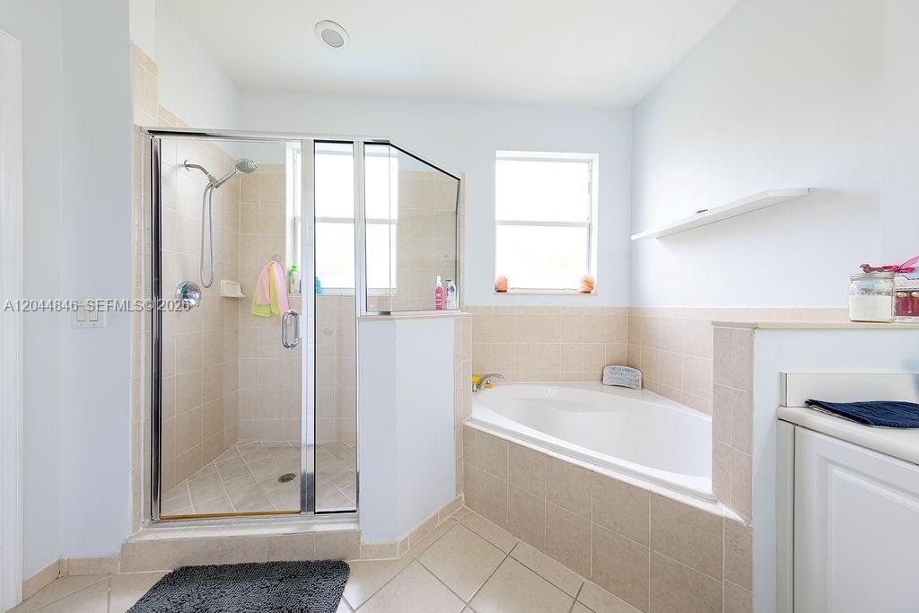 For Sale: $541,900 (3 beds, 2 baths, 1733 Square Feet)