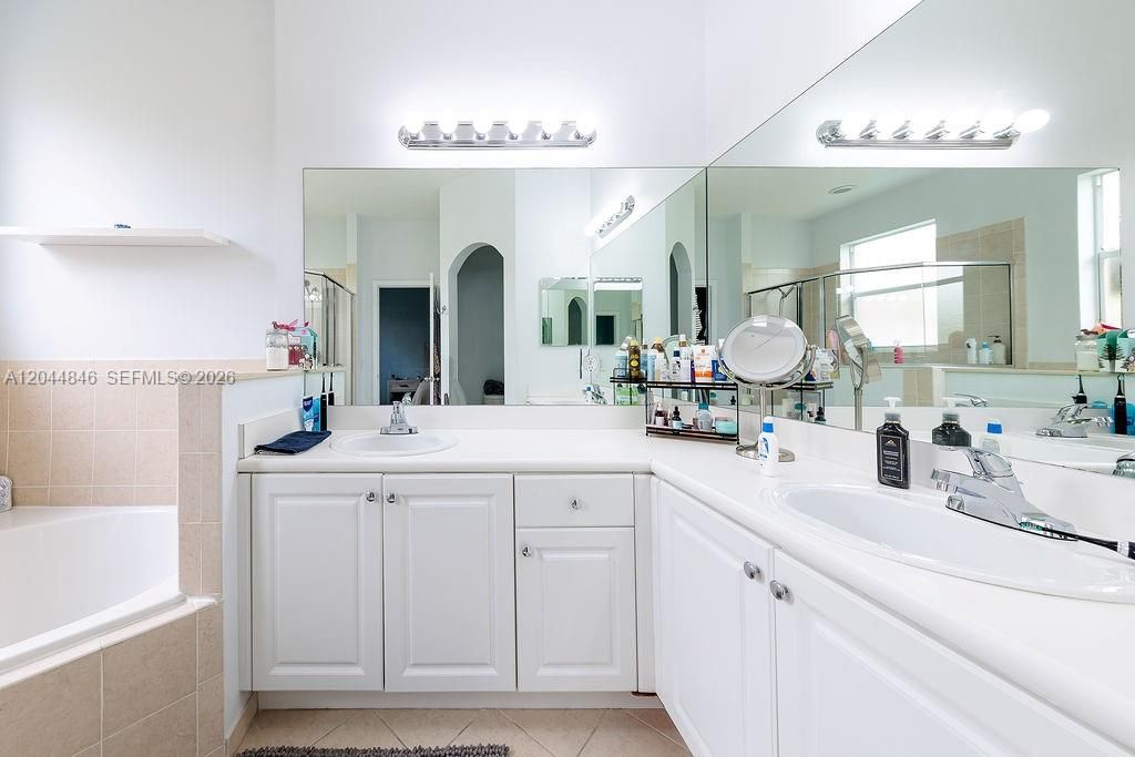 For Sale: $541,900 (3 beds, 2 baths, 1733 Square Feet)