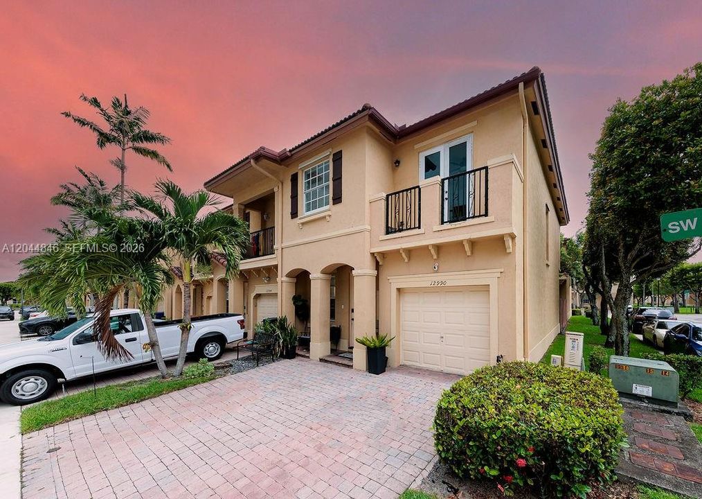 For Sale: $541,900 (3 beds, 2 baths, 1733 Square Feet)