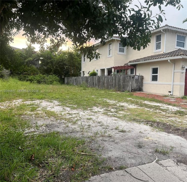 En Venta: $170,000 (0.08 acres)
