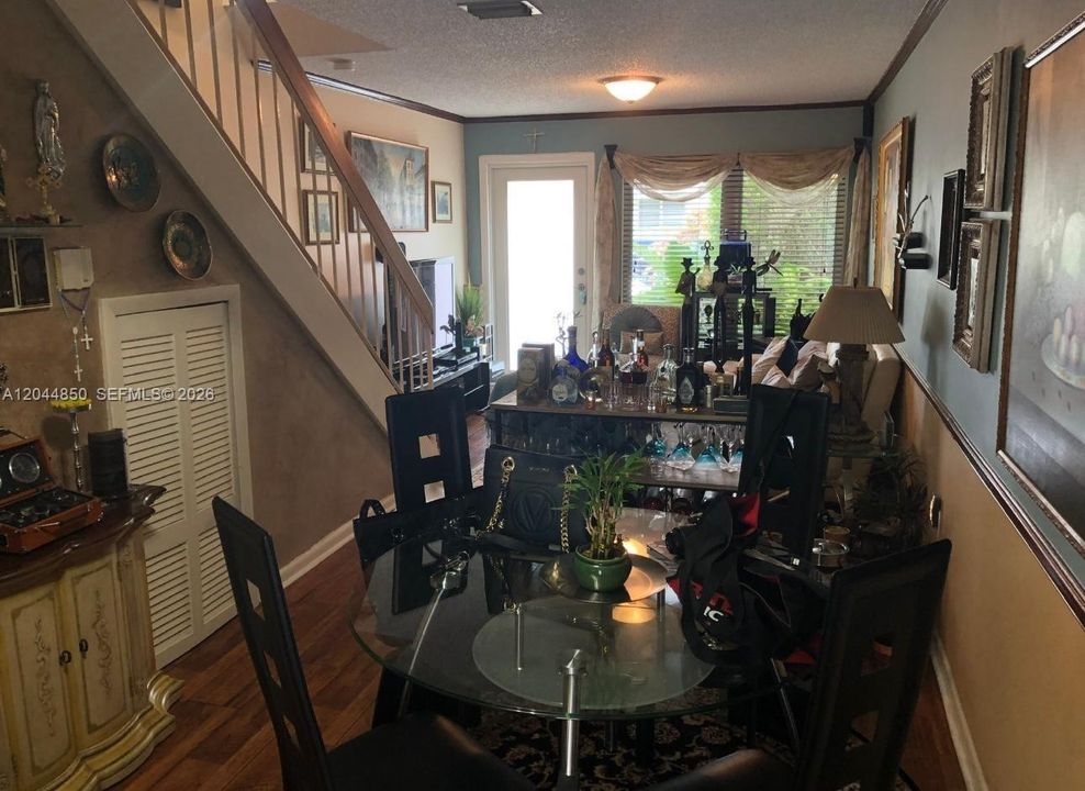 For Rent: $3,400 (2 beds, 2 baths, 966 Square Feet)