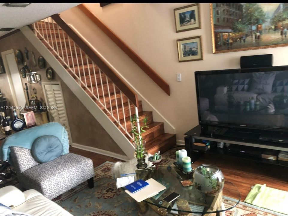 For Rent: $3,400 (2 beds, 2 baths, 966 Square Feet)
