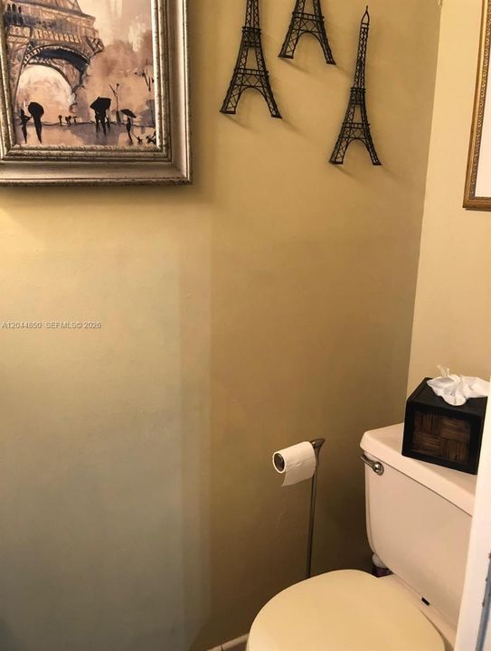 For Rent: $3,400 (2 beds, 2 baths, 966 Square Feet)