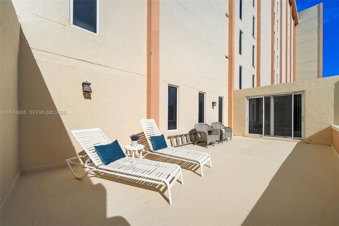 В аренду: $2,450 (1 спален, 1 ванн, 625 Квадратных фут)