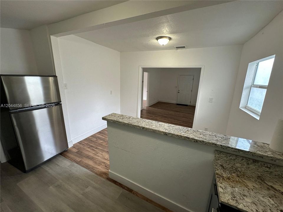 В аренду: $2,650 (2 спален, 2 ванн, 820 Квадратных фут)