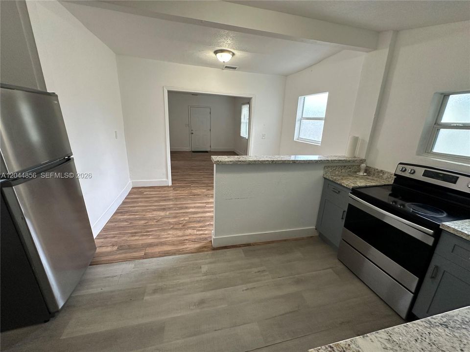 В аренду: $2,650 (2 спален, 2 ванн, 820 Квадратных фут)