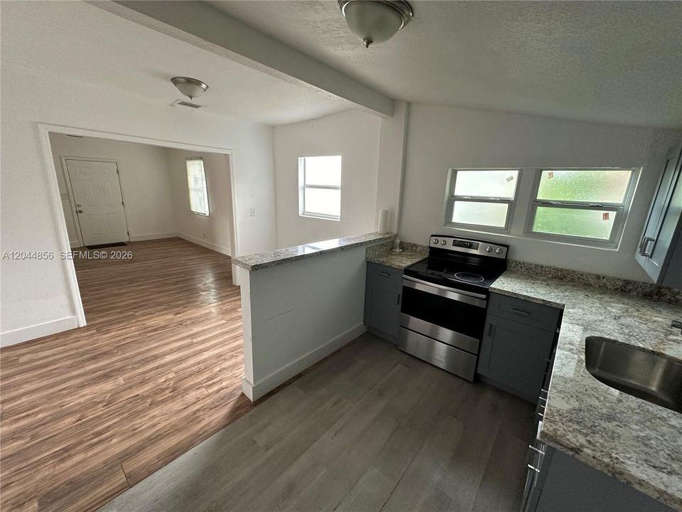 В аренду: $2,650 (2 спален, 2 ванн, 820 Квадратных фут)