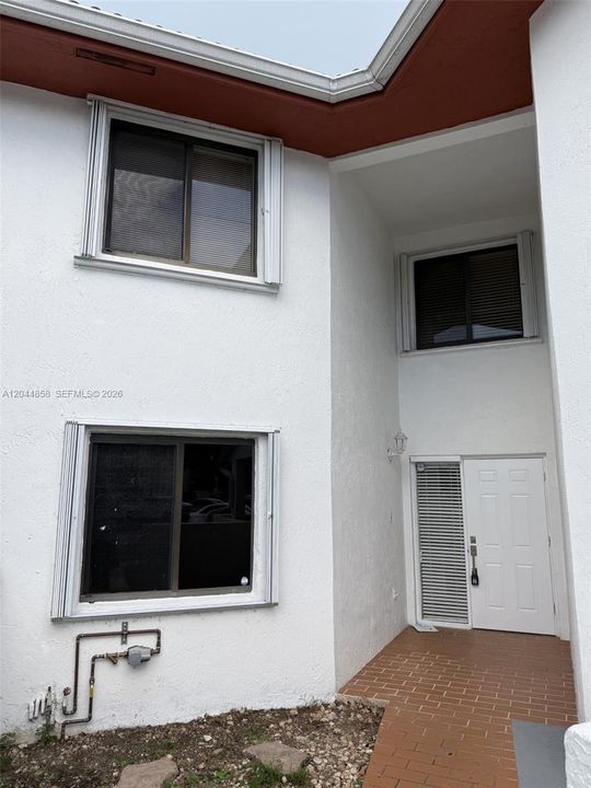 В аренду: $2,350 (2 спален, 2 ванн, 1220 Квадратных фут)