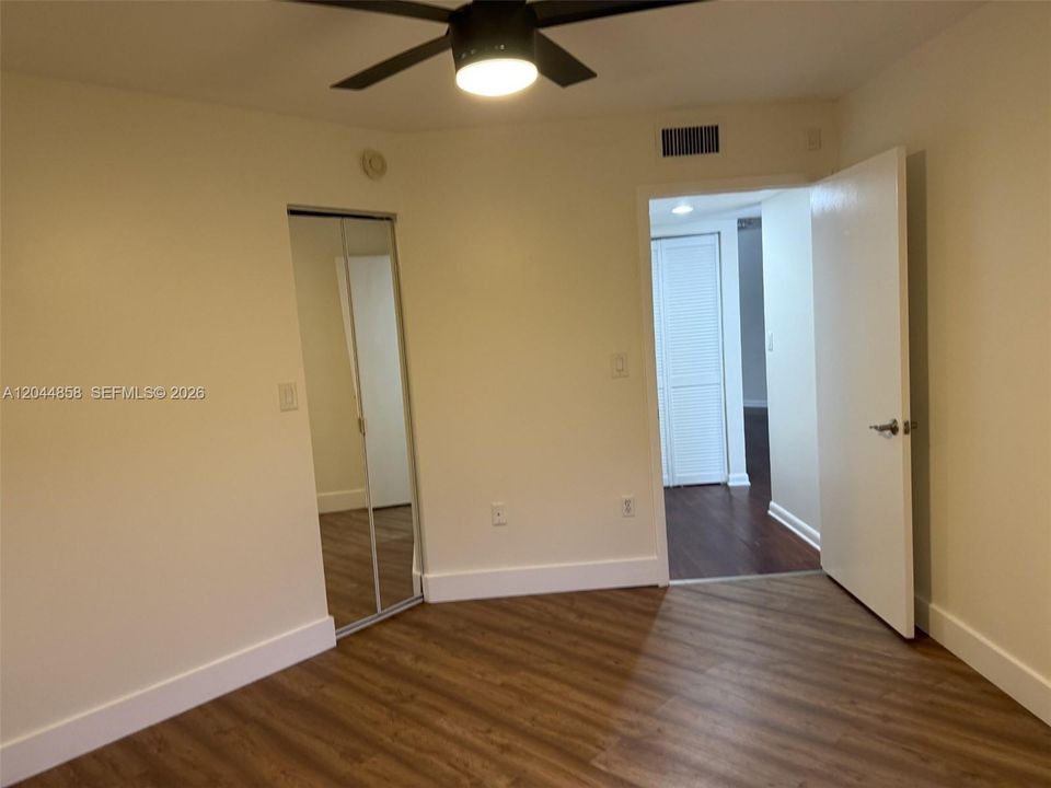 В аренду: $2,350 (2 спален, 2 ванн, 1220 Квадратных фут)
