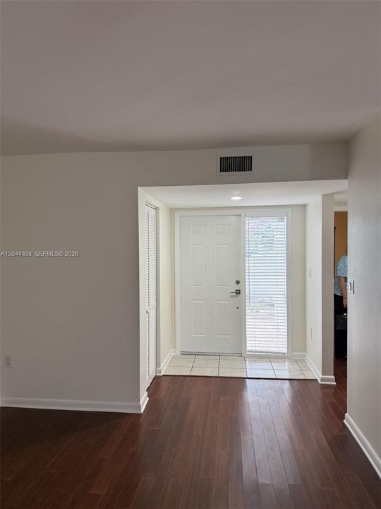 В аренду: $2,350 (2 спален, 2 ванн, 1220 Квадратных фут)