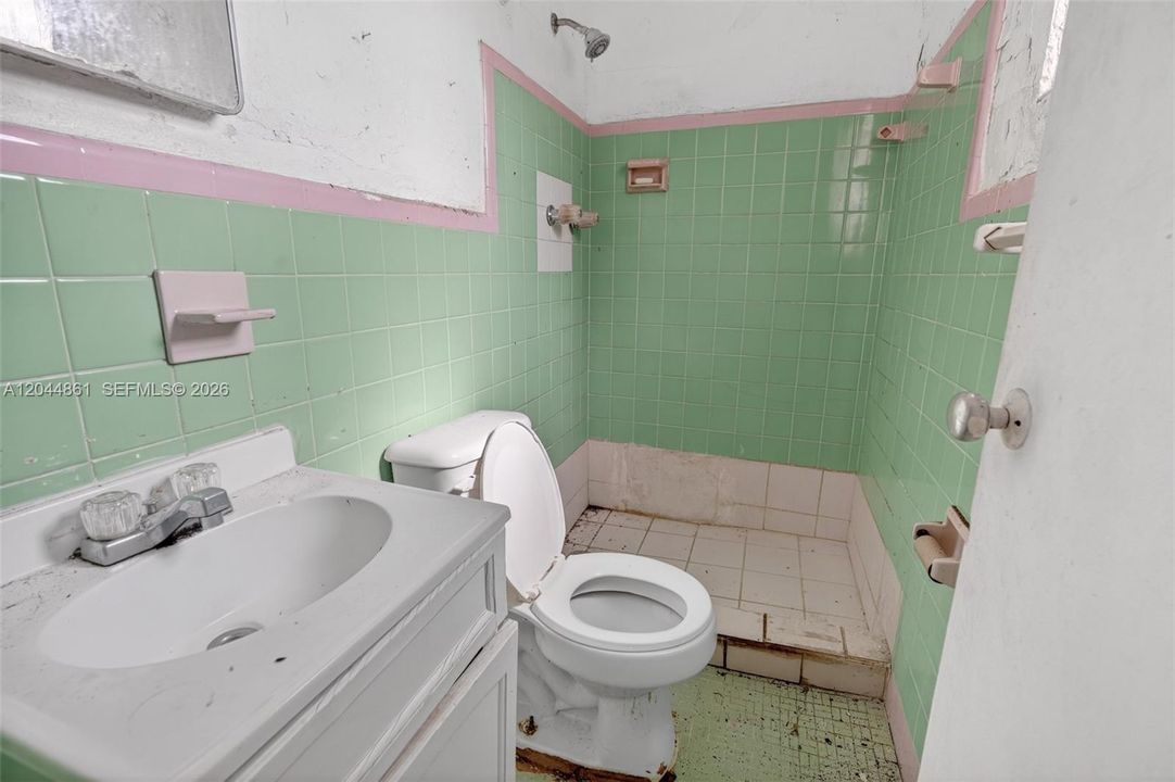 For Sale: $475,000 (3 beds, 2 baths, 1594 Square Feet)