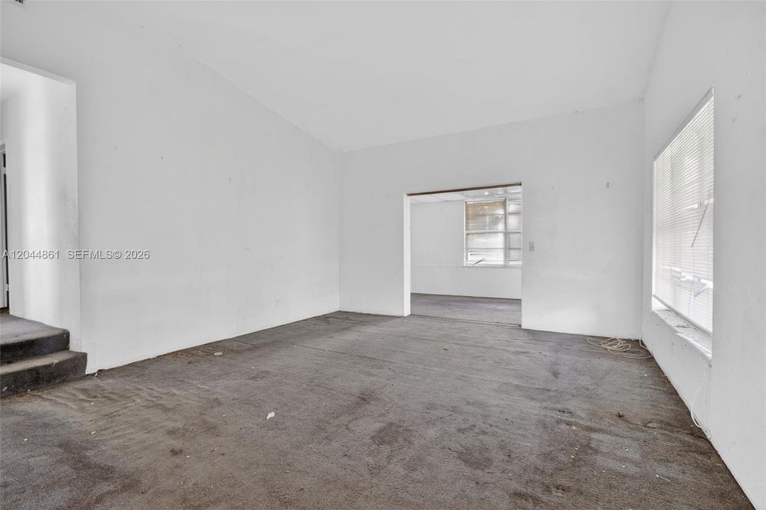 For Sale: $475,000 (3 beds, 2 baths, 1594 Square Feet)