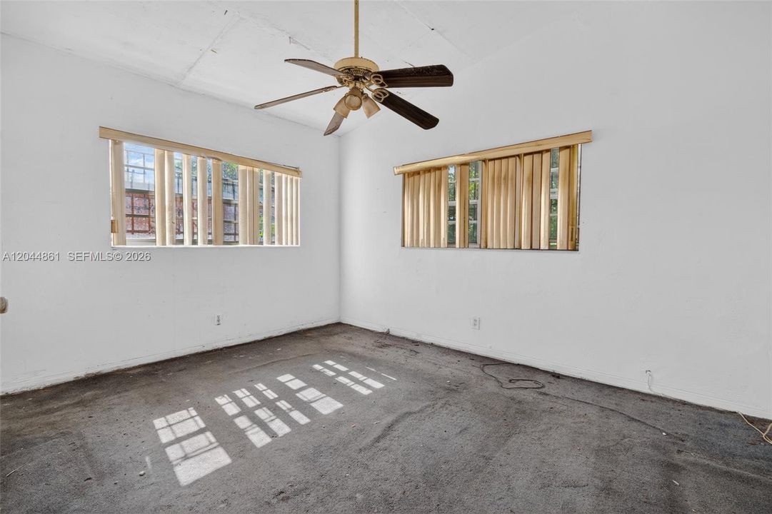For Sale: $475,000 (3 beds, 2 baths, 1594 Square Feet)