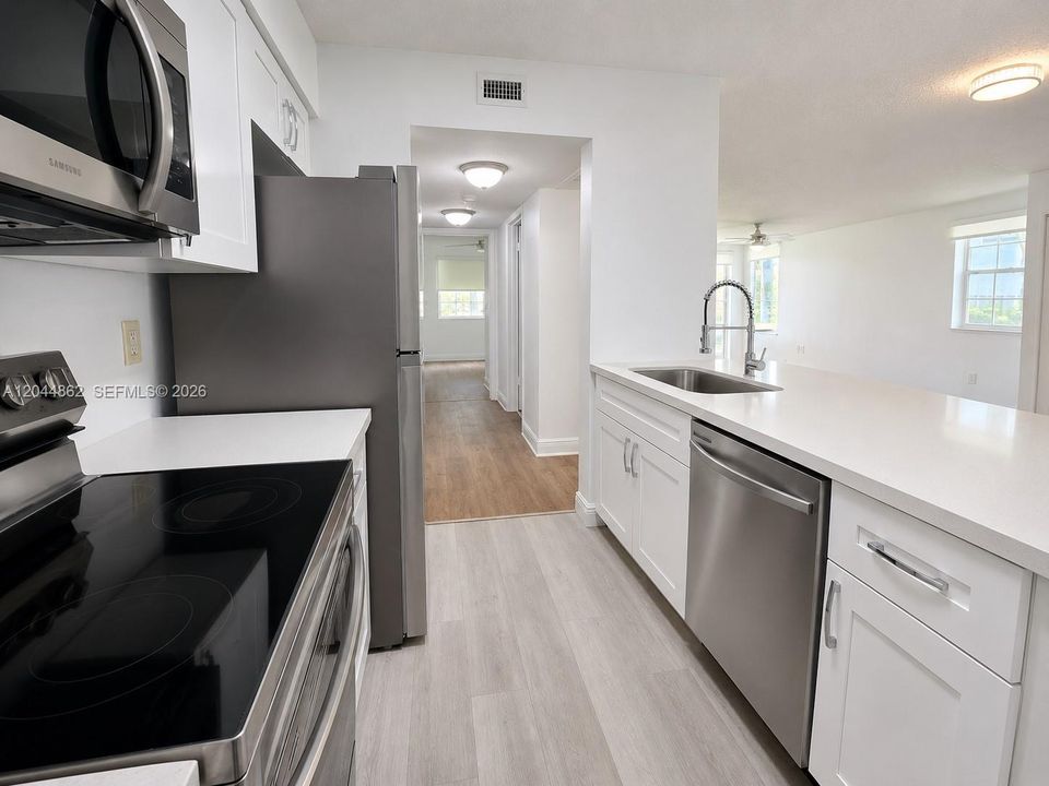 В аренду: $2,200 (2 спален, 2 ванн, 1038 Квадратных фут)