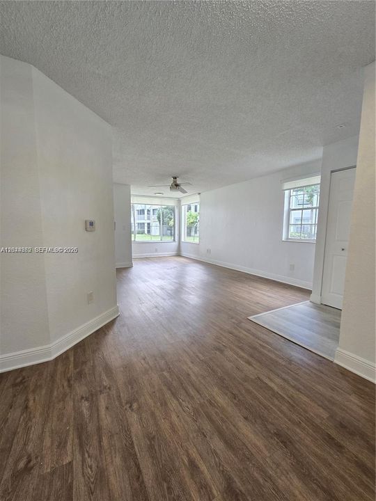 В аренду: $2,200 (2 спален, 2 ванн, 1038 Квадратных фут)