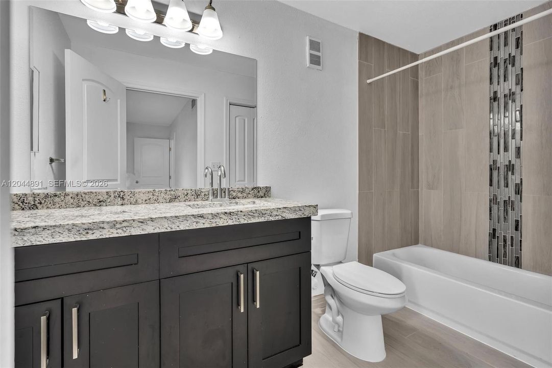 For Rent: $2,445 (2 beds, 2 baths, 1241 Square Feet)