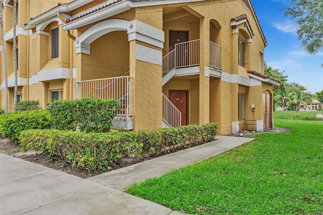 For Rent: $2,445 (2 beds, 2 baths, 1241 Square Feet)