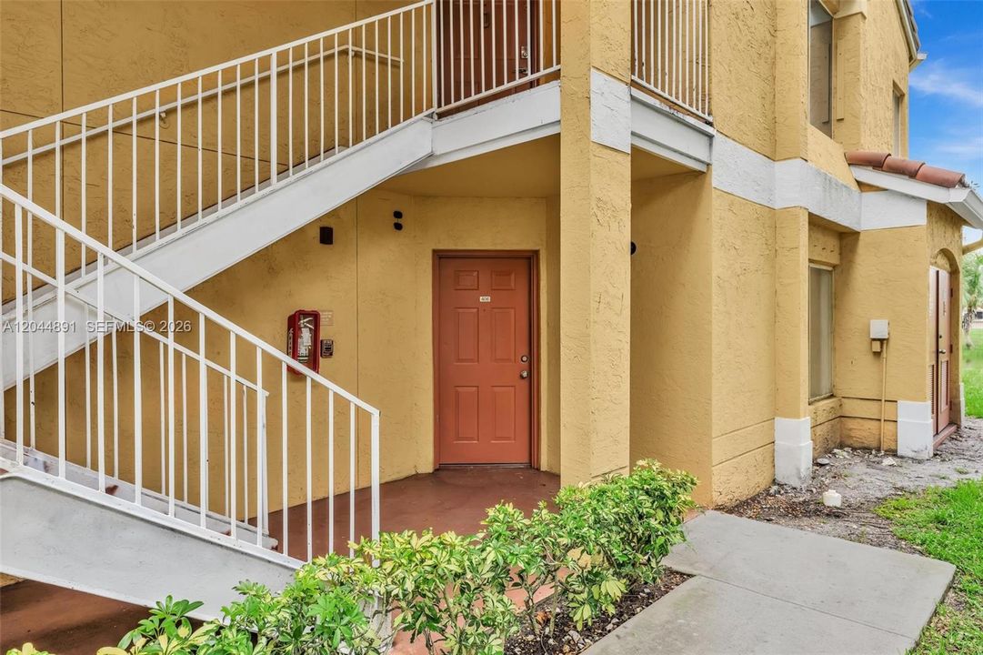 For Rent: $2,445 (2 beds, 2 baths, 1241 Square Feet)