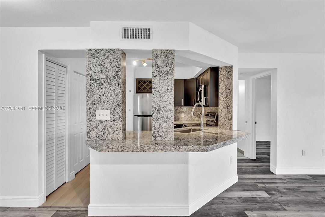 For Rent: $2,445 (2 beds, 2 baths, 1241 Square Feet)
