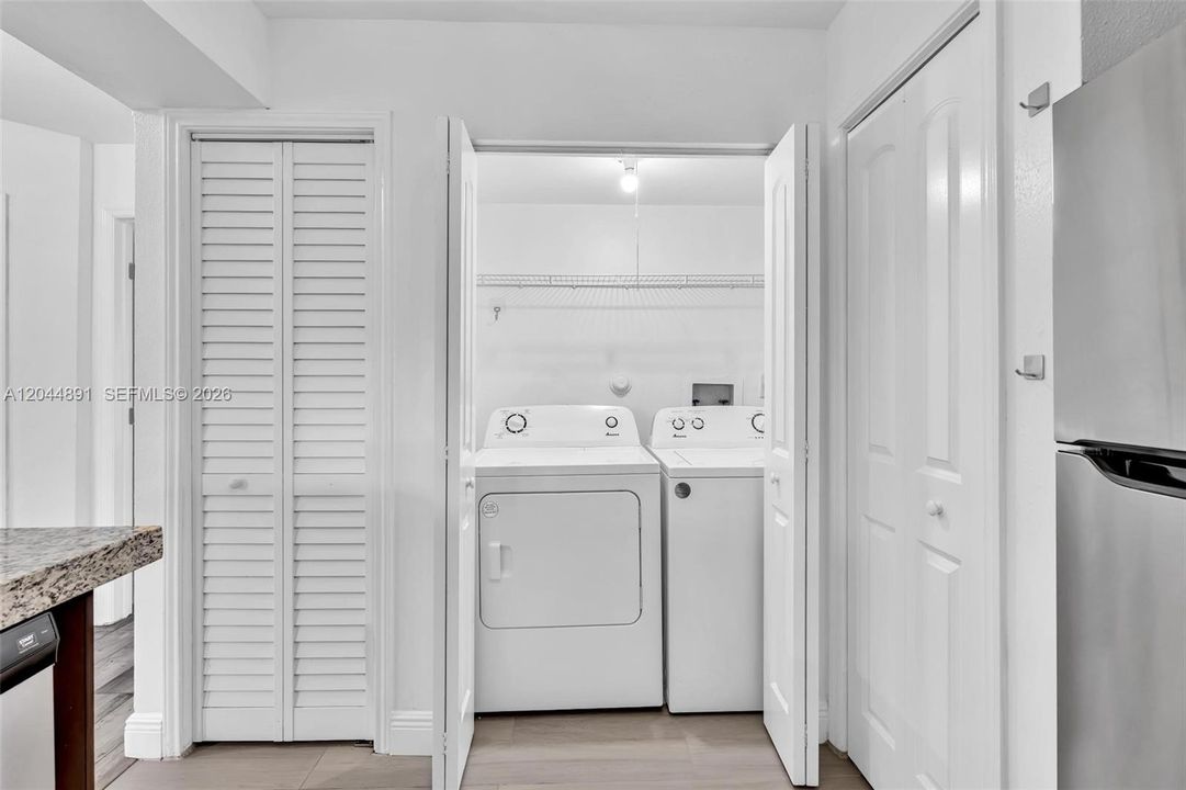 For Rent: $2,445 (2 beds, 2 baths, 1241 Square Feet)