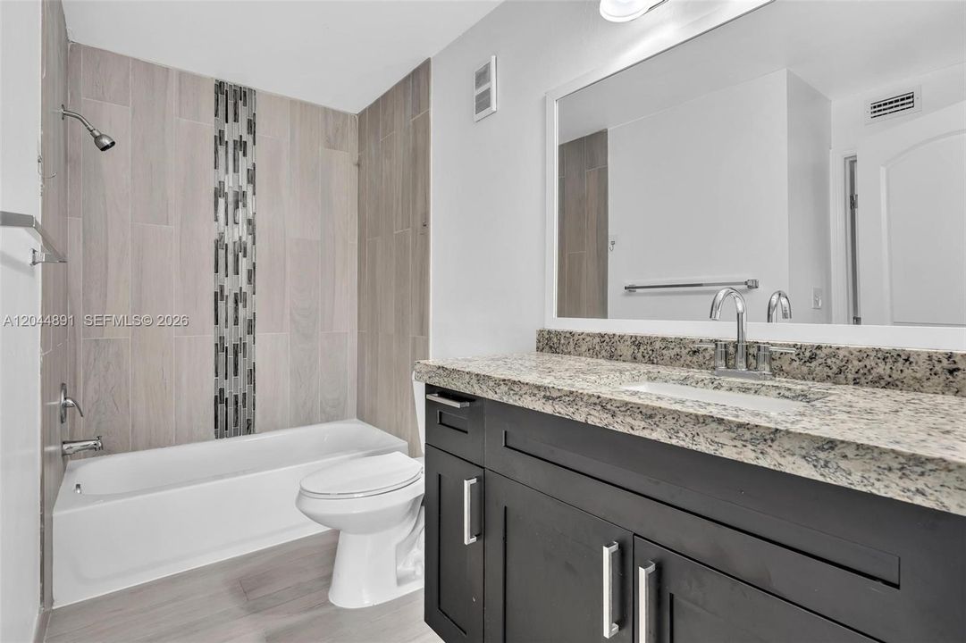 For Rent: $2,445 (2 beds, 2 baths, 1241 Square Feet)