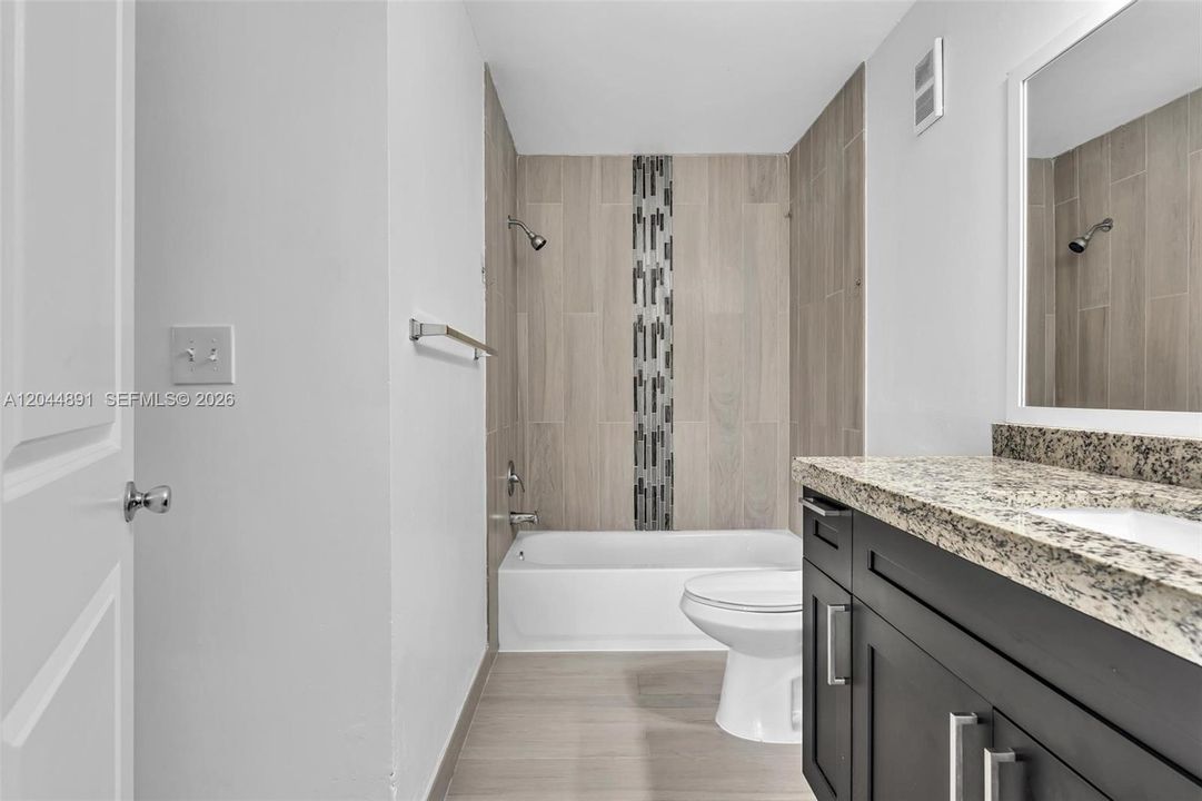 For Rent: $2,445 (2 beds, 2 baths, 1241 Square Feet)