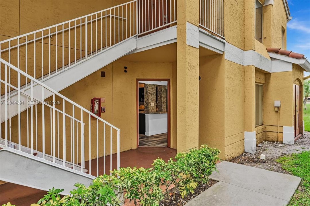 For Rent: $2,445 (2 beds, 2 baths, 1241 Square Feet)