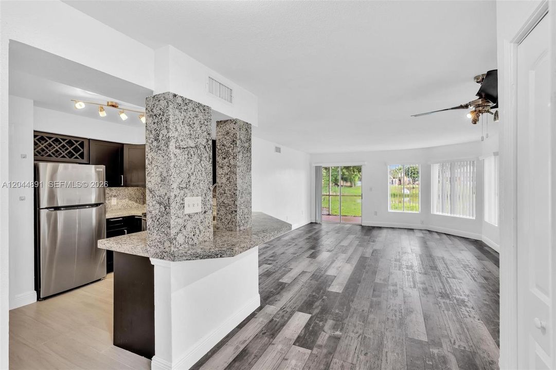 For Rent: $2,445 (2 beds, 2 baths, 1241 Square Feet)
