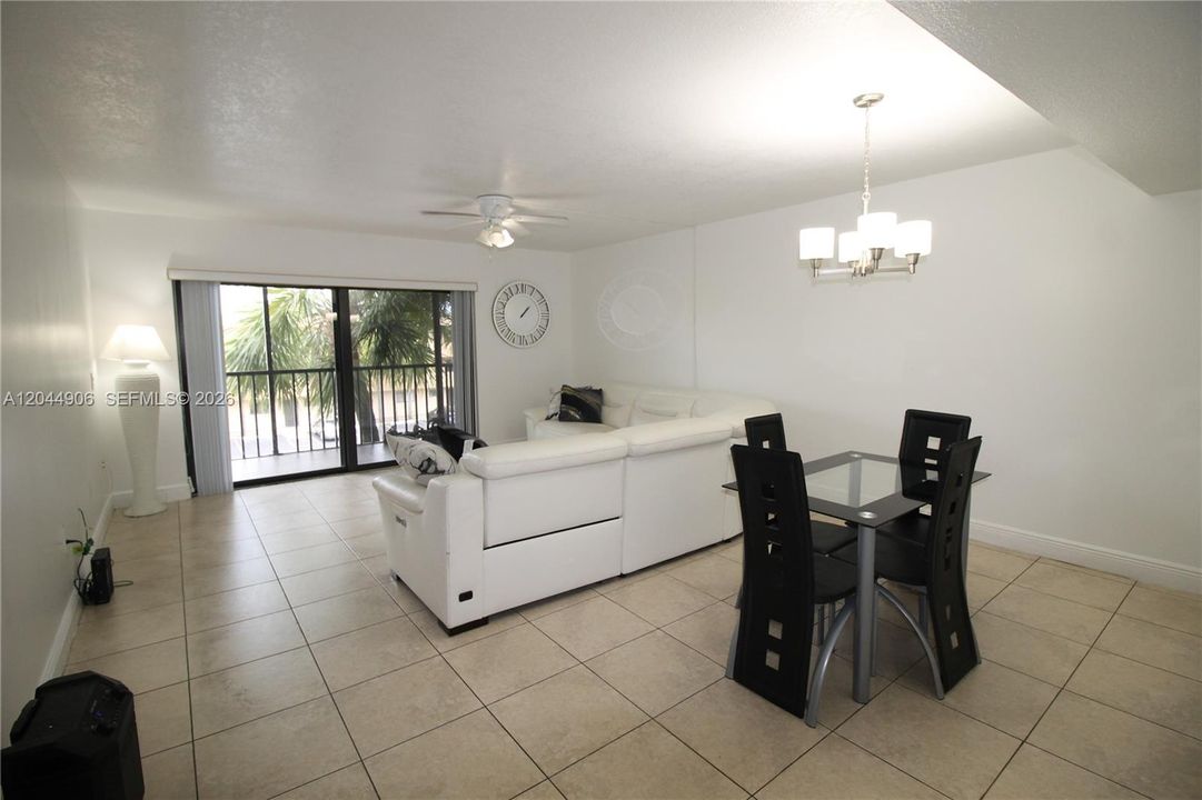 For Rent: $2,500 (2 beds, 2 baths, 985 Square Feet)